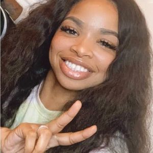 Meet your Posher, Shakera